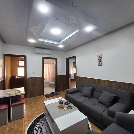 Al-Nujoom Hotel Suites Амман Екстер'єр фото