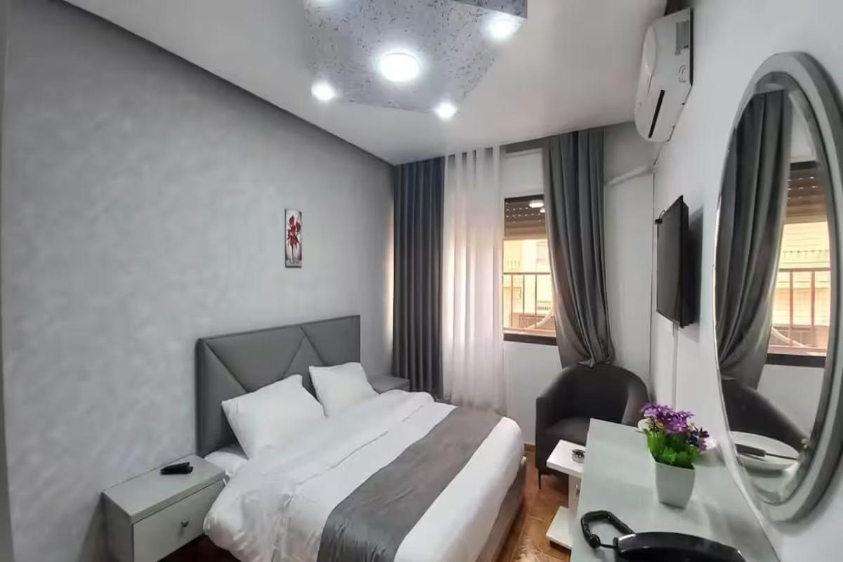 Al-Nujoom Hotel Suites Амман Екстер'єр фото