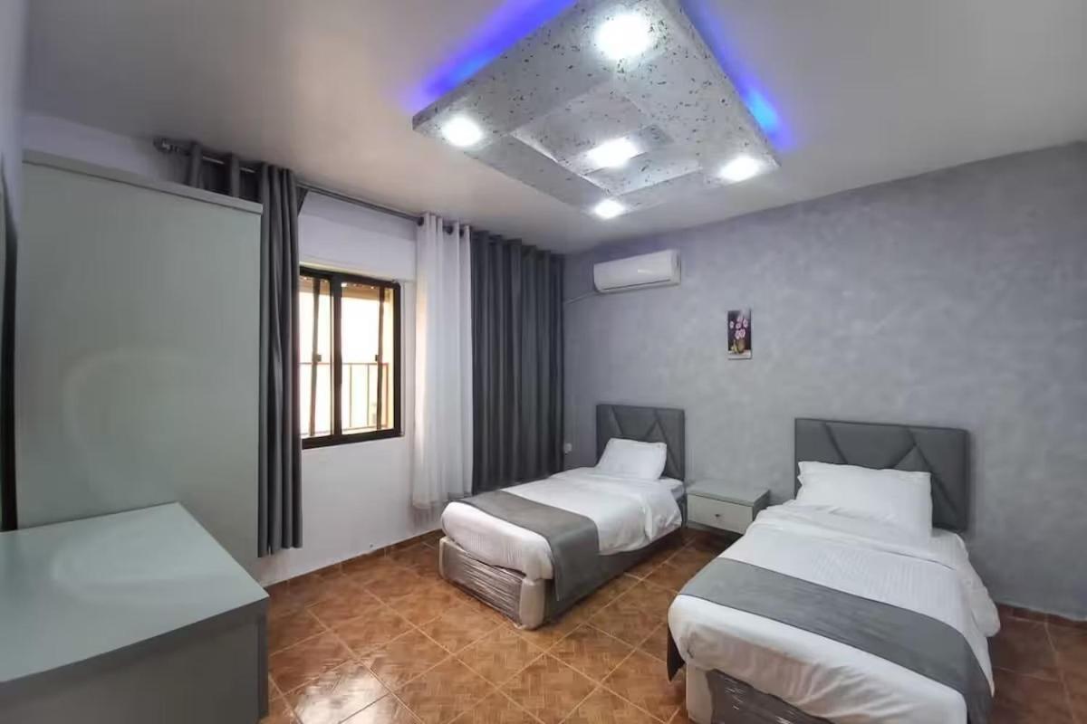Al-Nujoom Hotel Suites Амман Екстер'єр фото