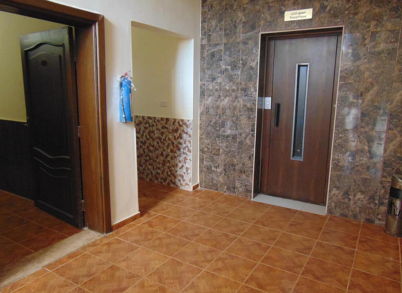 Al-Nujoom Hotel Suites Амман Екстер'єр фото