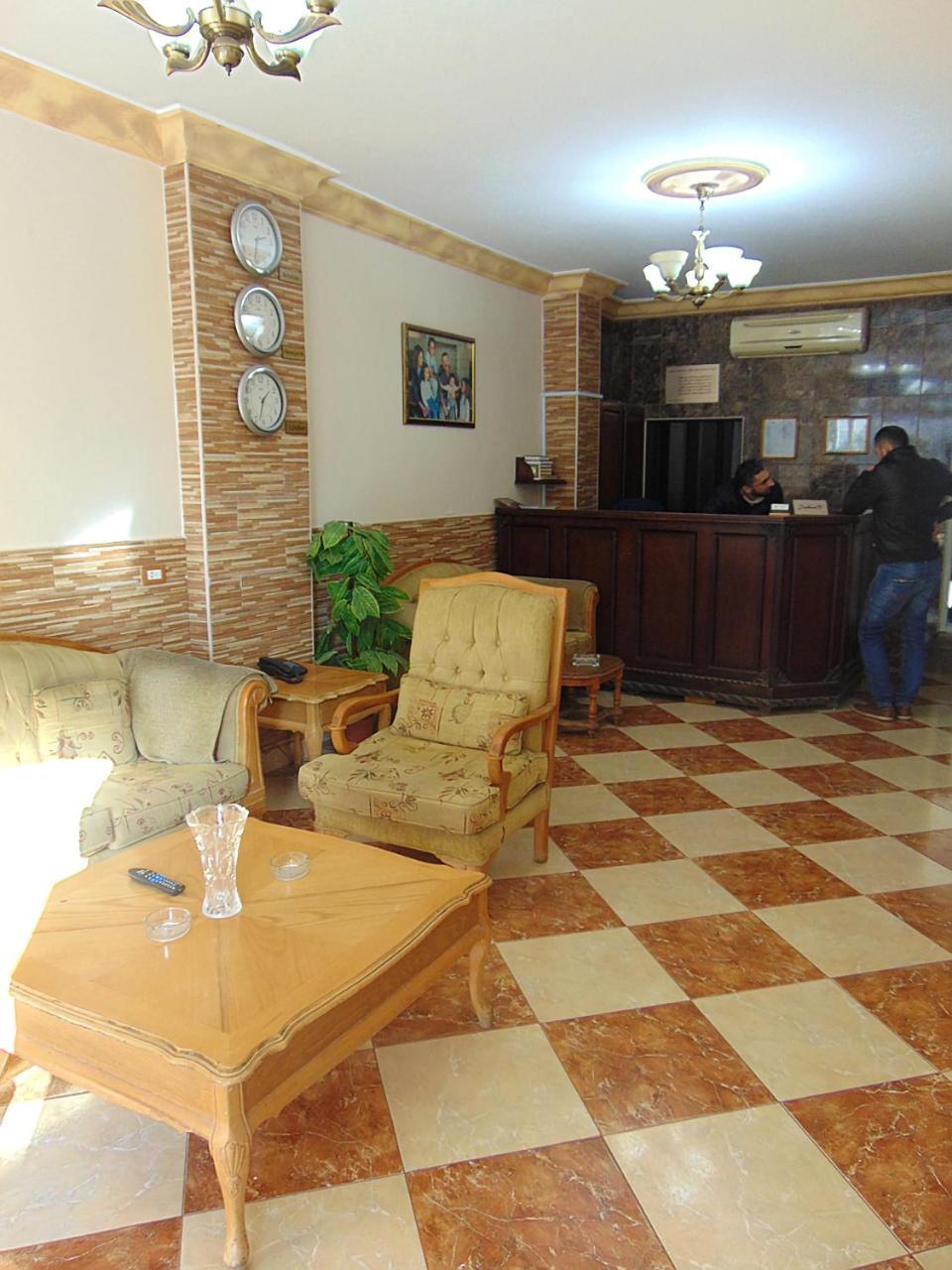 Al-Nujoom Hotel Suites Амман Екстер'єр фото