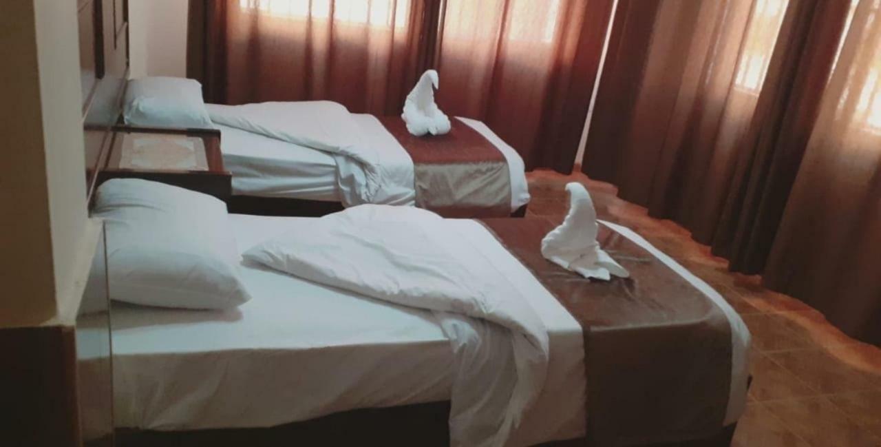 Al-Nujoom Hotel Suites Амман Екстер'єр фото